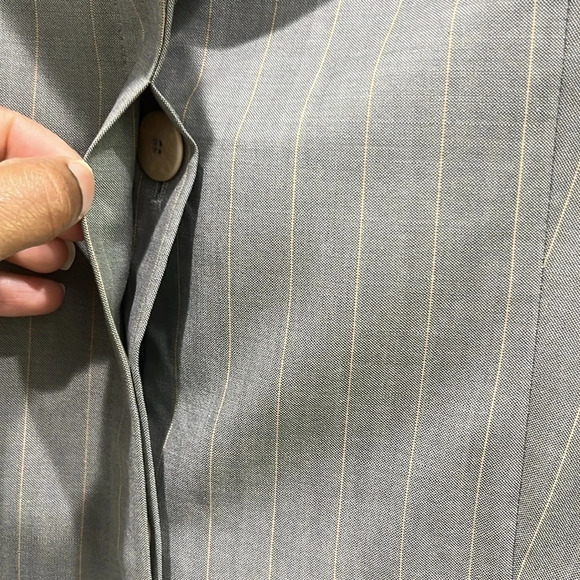 Rodier Gray Pinstripe Tapered Tailored Blazer Sz 44 - Picture 5 of 6